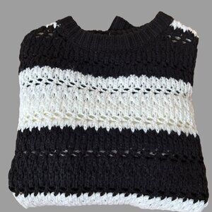 FOREVER 21 ZEBRA STRIPED KNIT SWEATER SIZE SMALL